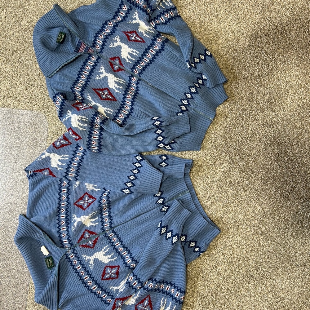 2 for 1!🎅🏻🎄 MATCHING HOLIDAY SWEATERS 🎄🎅🏻 size large and size small